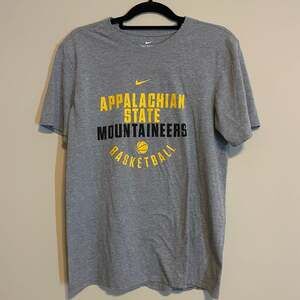 Nike Appalachian State Mountaineers Basketball Gray Athletic Cut TShirt Uni Sz M